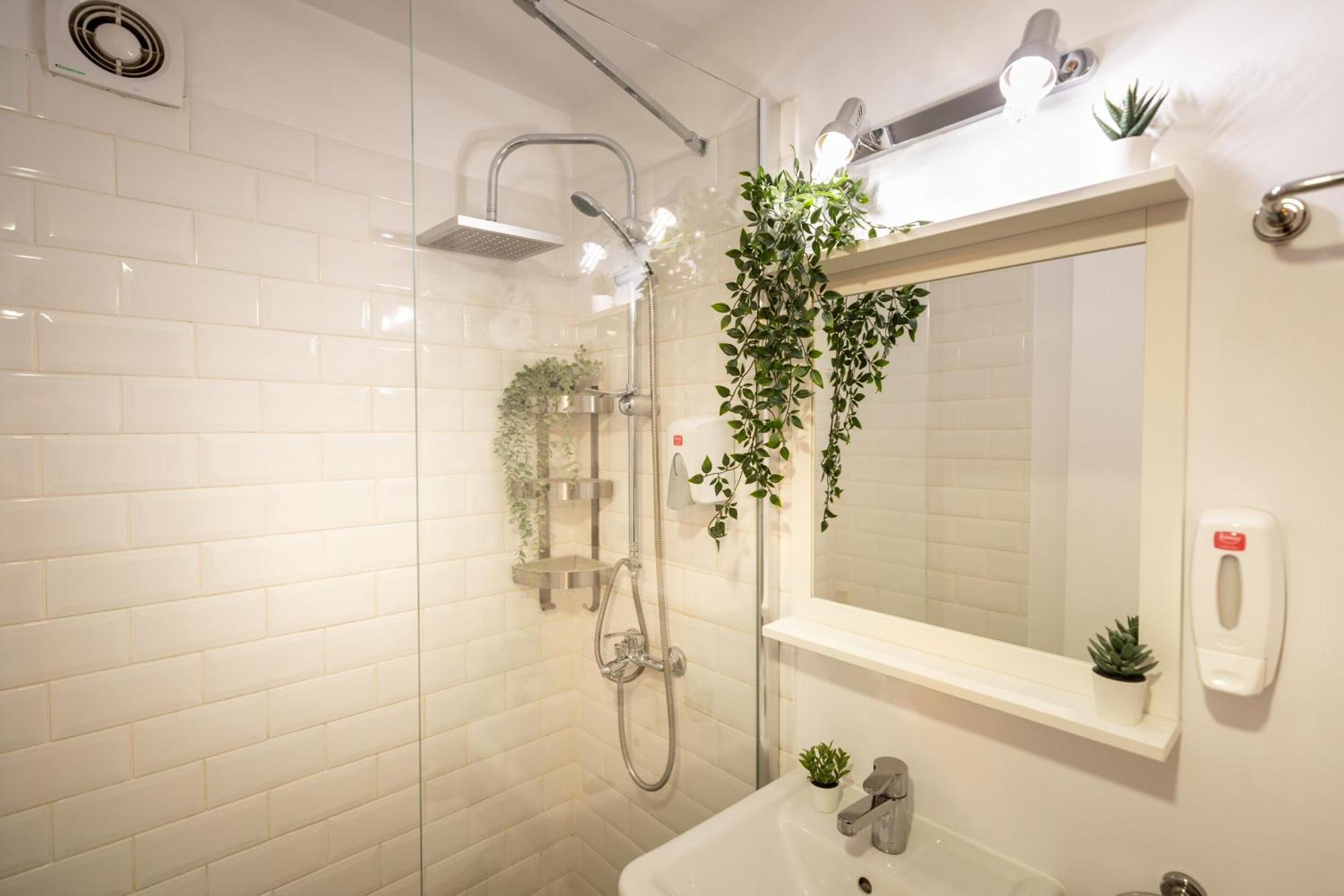 2Br Apartment At Piata Natiunilor Unite: Perfect For City Center Stays 부쿠레슈티 외부 사진